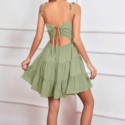 Robe mini pour femmes avec bretelles réglables et jupe froncée Chic und Stil