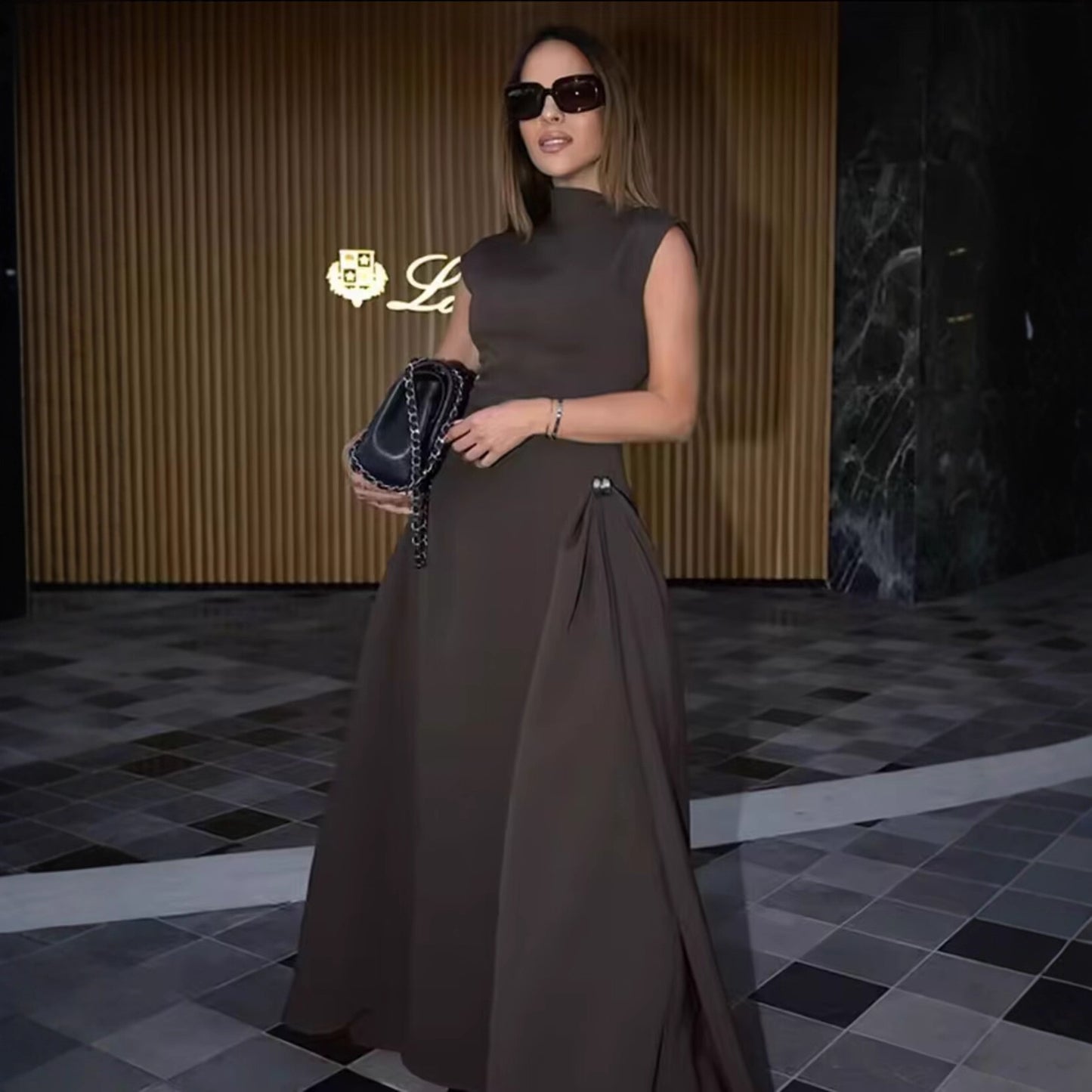 Robe de soirée sans manches pour dames avec coupe asymétrique et tomber élégant Chic und Stil