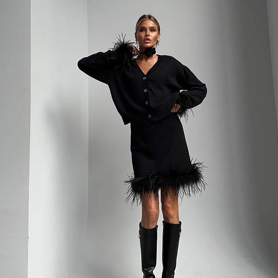 Dames Cardigan douillet avec des détails en plumes élégants Chic und Stil