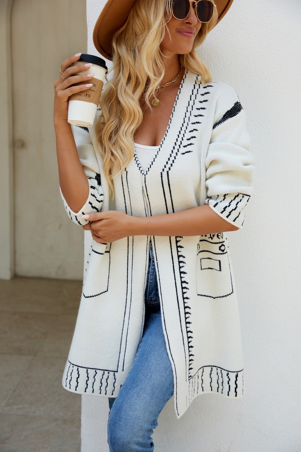 Cardigan en tricot décontracté pour femmes avec motif unique et décolleté en V profond Chic und Stil