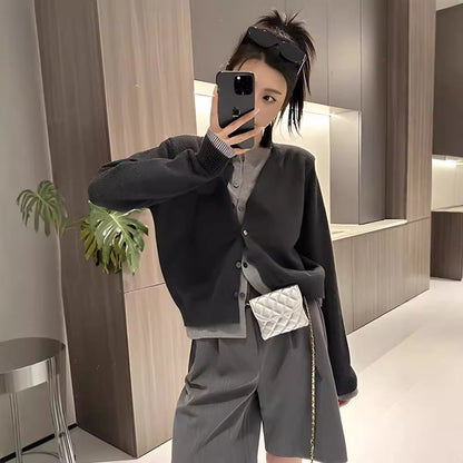 Dames elegante cardigan avec détails en bouton et matériau doux Chic und Stil