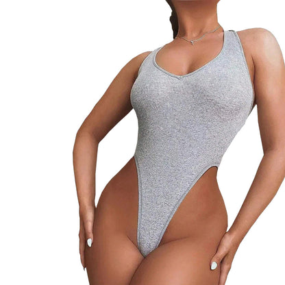 Maillot de bain pour femmes à taille haute avec décolleté plongeant et design à nervures tendance Chic & Stil