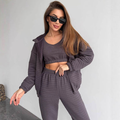 Trendy leisure set for women with padded top and elastic pants Chic and Style