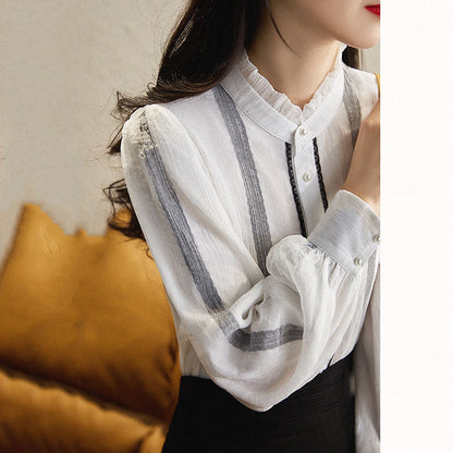Blouse élégante à manches longues pour femmes avec col à volants et détails de boutons Chic und Stil