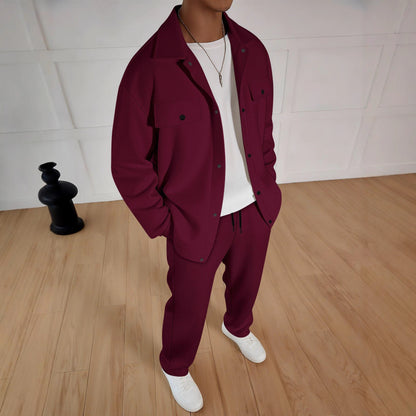 Casual set for men consisting of a striped coat and comfortable jogging pants Chic und Stil
