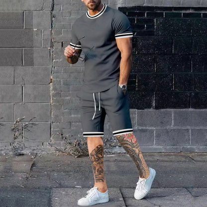Hommes Ensemble sportif à manches courtes avec des bandes contrastées Chic und Stil