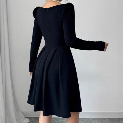 Dames Élégante Mini Robe avec décolleté carré étroit et fine bordure en volants Chic und Stil