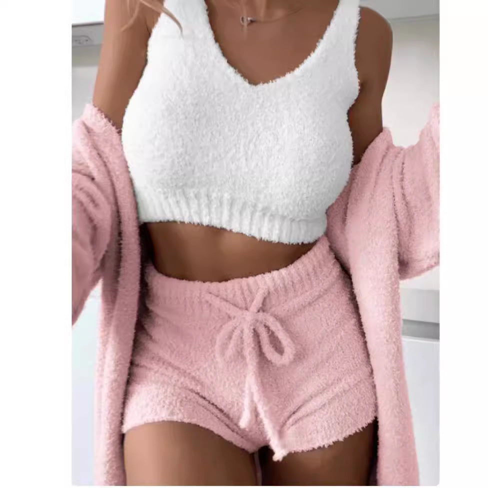 Femmes ensemble lounge douillet avec crop top et shorts Chic und Stil