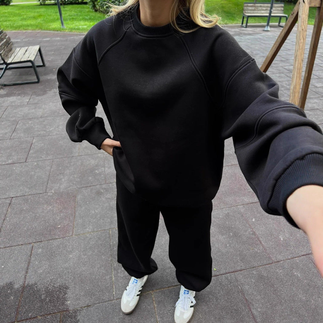 Ladies oversized comfortable hoodie and chic style tracksuit pants