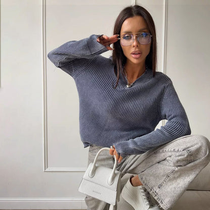 Pull en tricot épais pour femmes avec un décolleté en V tendance et des éléments usés Chic und Stil