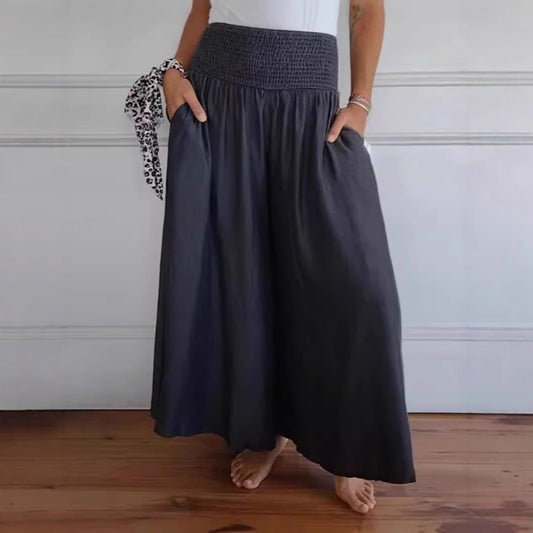 Wide cotton pants for women with elastic waistband and practical pockets Chic und Stil
