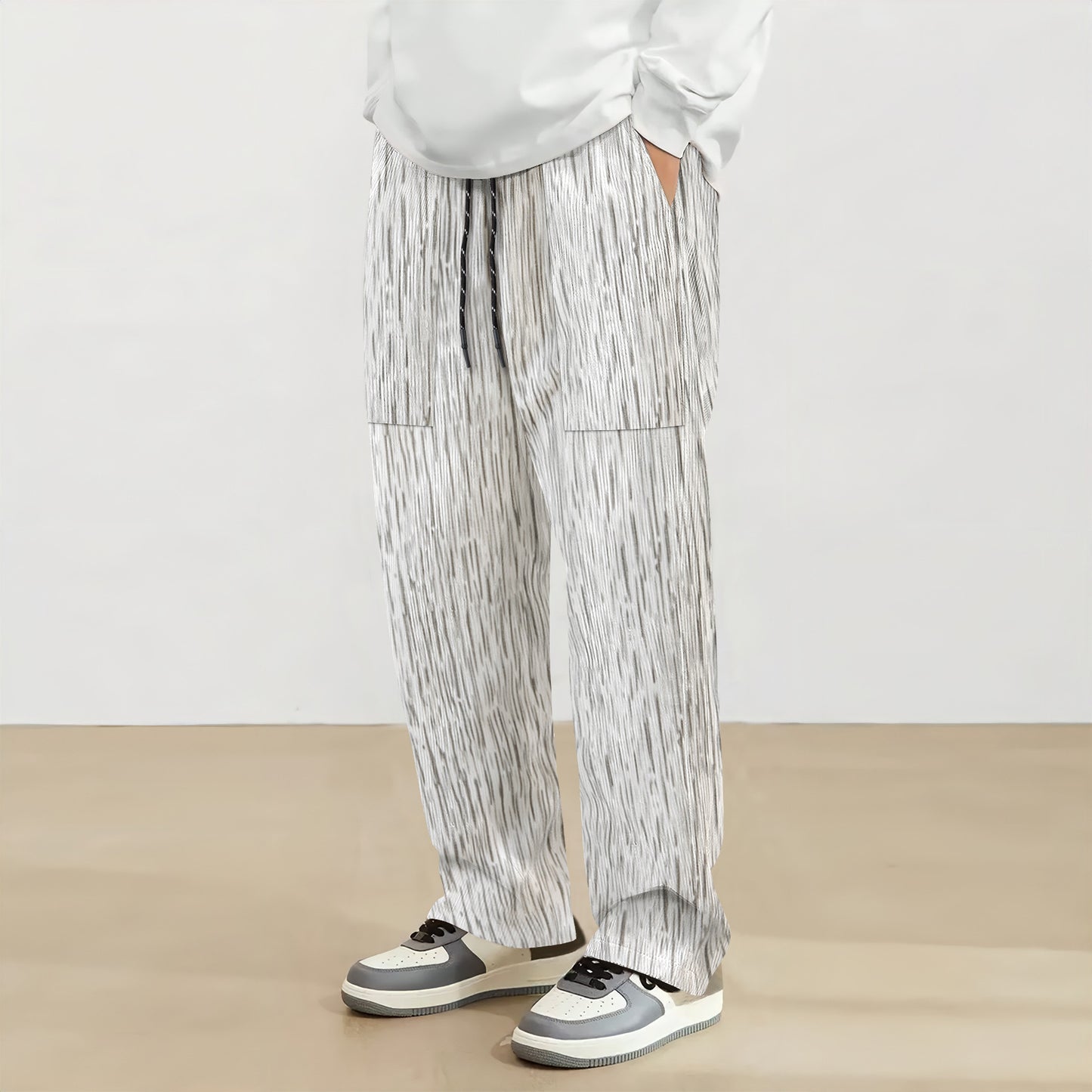 Casual men's pants with an innovative structured design and practical pockets Chic and Style