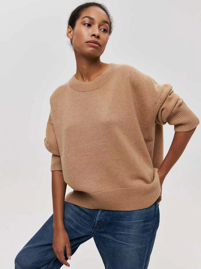 Pull en fine maille douillette pour femmes avec une coupe ample et un col rond Chic und Stil