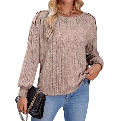 Dames Haut en tricot stylé avec épaules tombantes et détails de bouton Chic und Stil