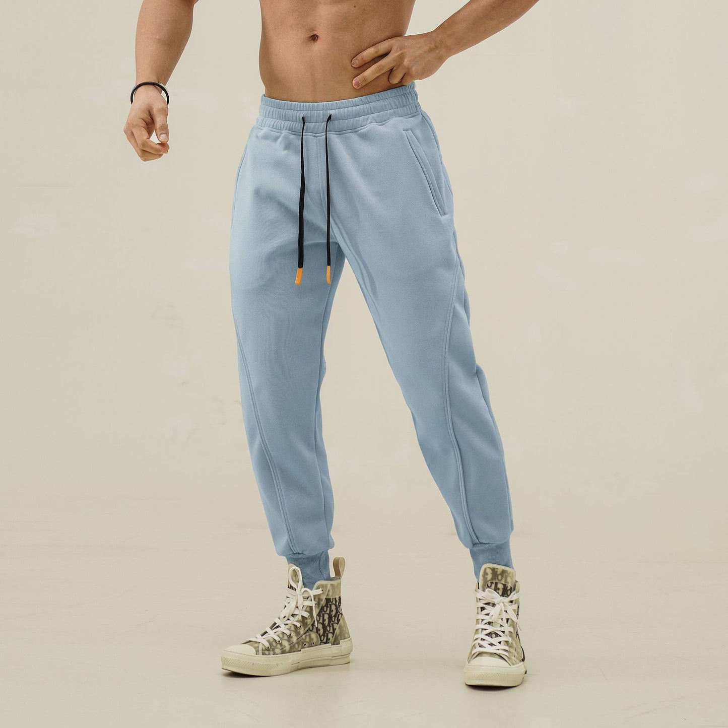 Men's sports pants with elastic waistband and side zip pockets Chic and Style
