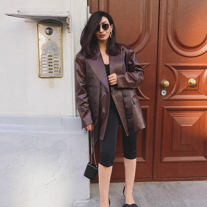 Blazer en simili cuir à la mode pour femmes avec effet croco Chic und Stil