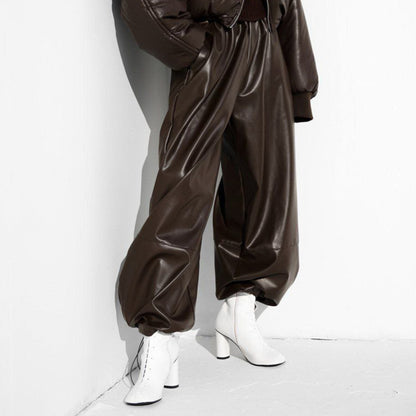 Trendy faux leather pants for women with elastic waistband Chic und Stil