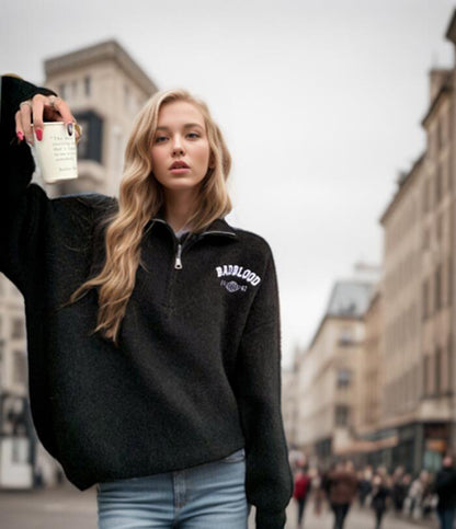 Pull-over demi-zip doux pour femmes avec coupe décontractée et broderie élégante Chic und Stil