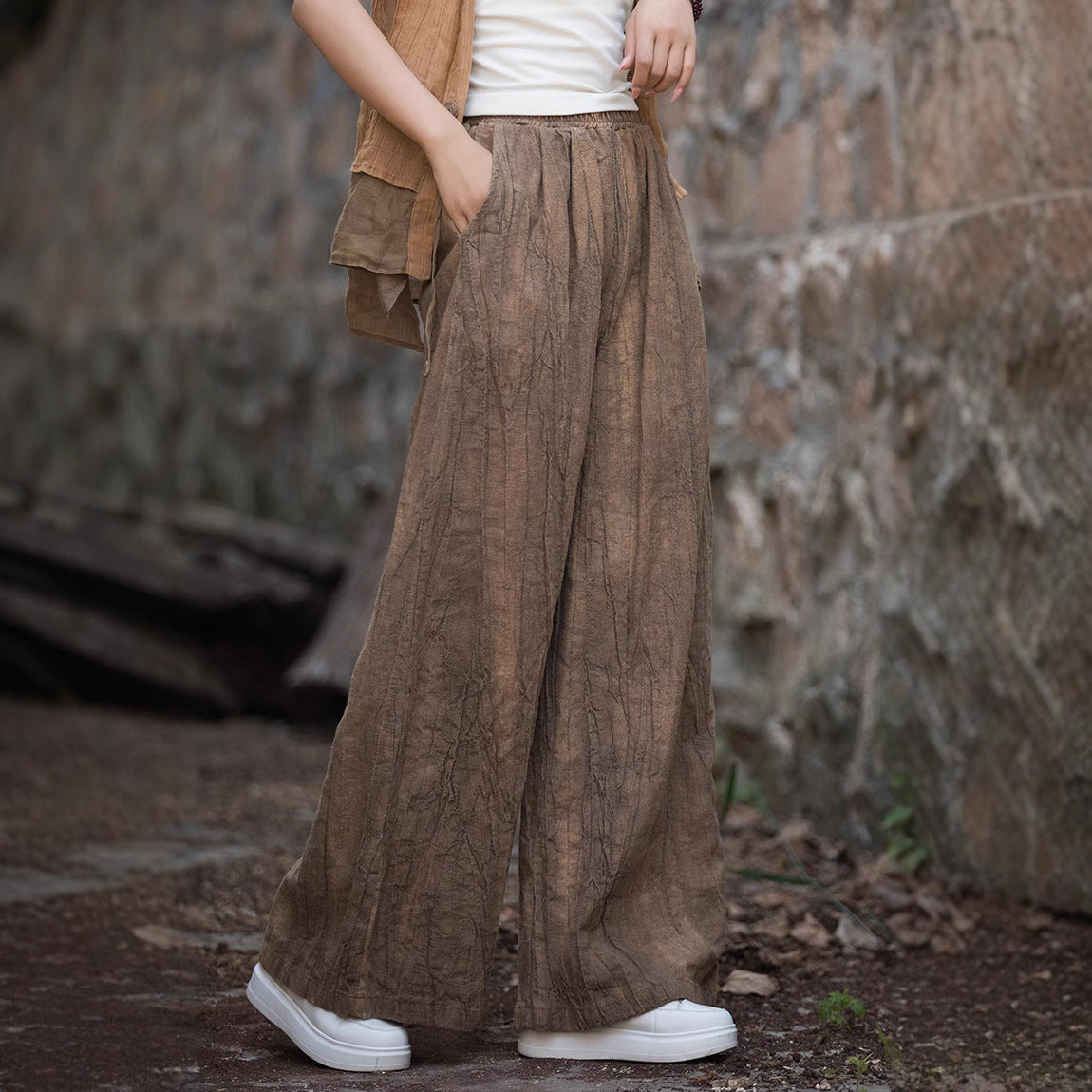 Loose linen pants for ladies with an elegant texture Chic und Stil