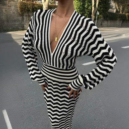 Robe tricot femme avec décolleté V profond et motif zigzag moderne Chic und Stil