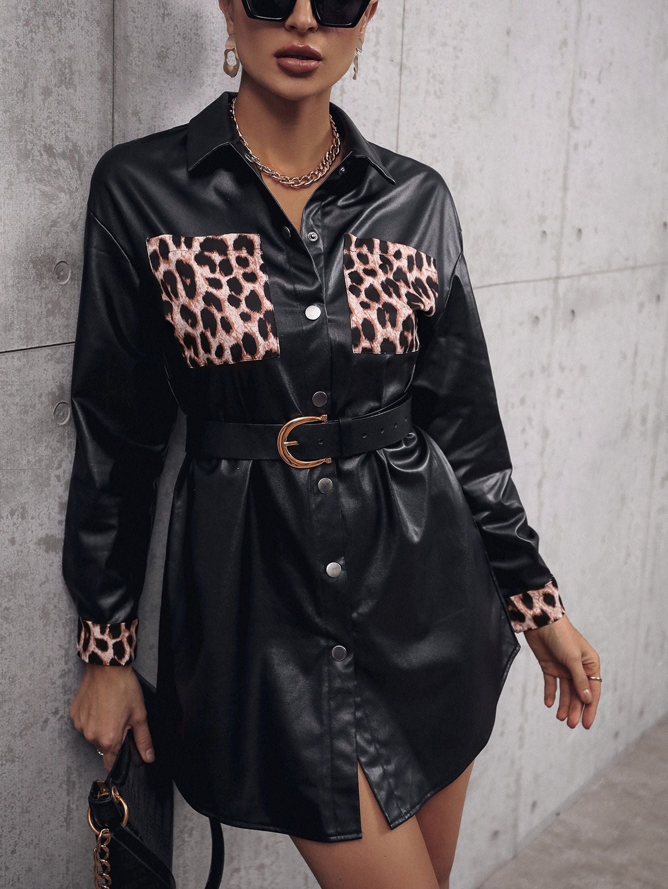 Robe chemise en simili cuir pour femmes avec imprimé animal et ceinture ajustable Chic und Stil