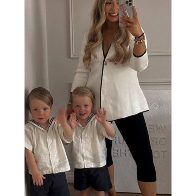 Elegant women's jacket with asymmetric cut and metallic button Chic and Style