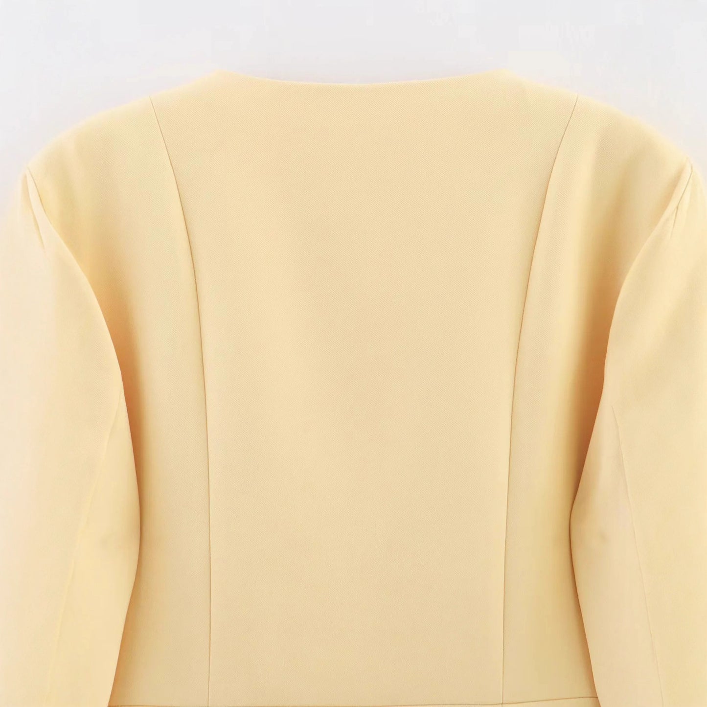 Trendy short jacket for women with textured design Chic and Style