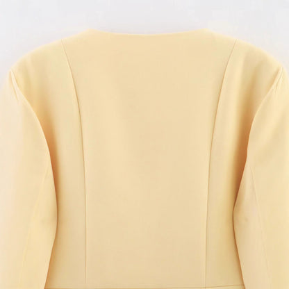 Trendy short jacket for women with textured design Chic and Style