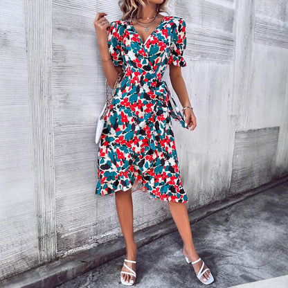 Robe maxi pour femmes avec un joli design floral et des détails élégants en volants Chic und Stil
