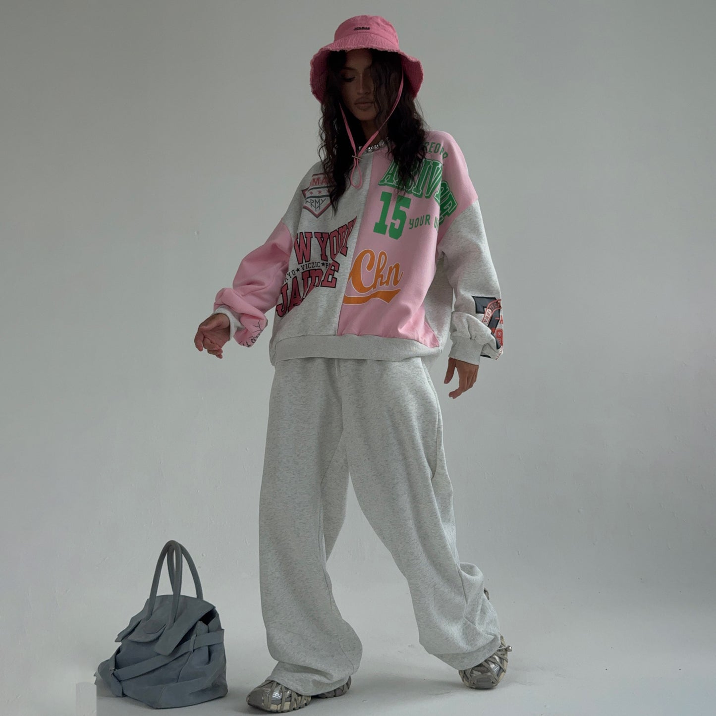 Chic and Style oversized casual sweatshirt and jogger pants set for women