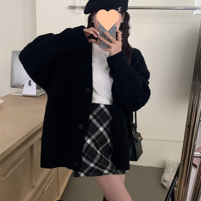 Dames grosse tricot cardigan avec un élégant motif en torsades et des détails de boutons confortables Chic und Stil