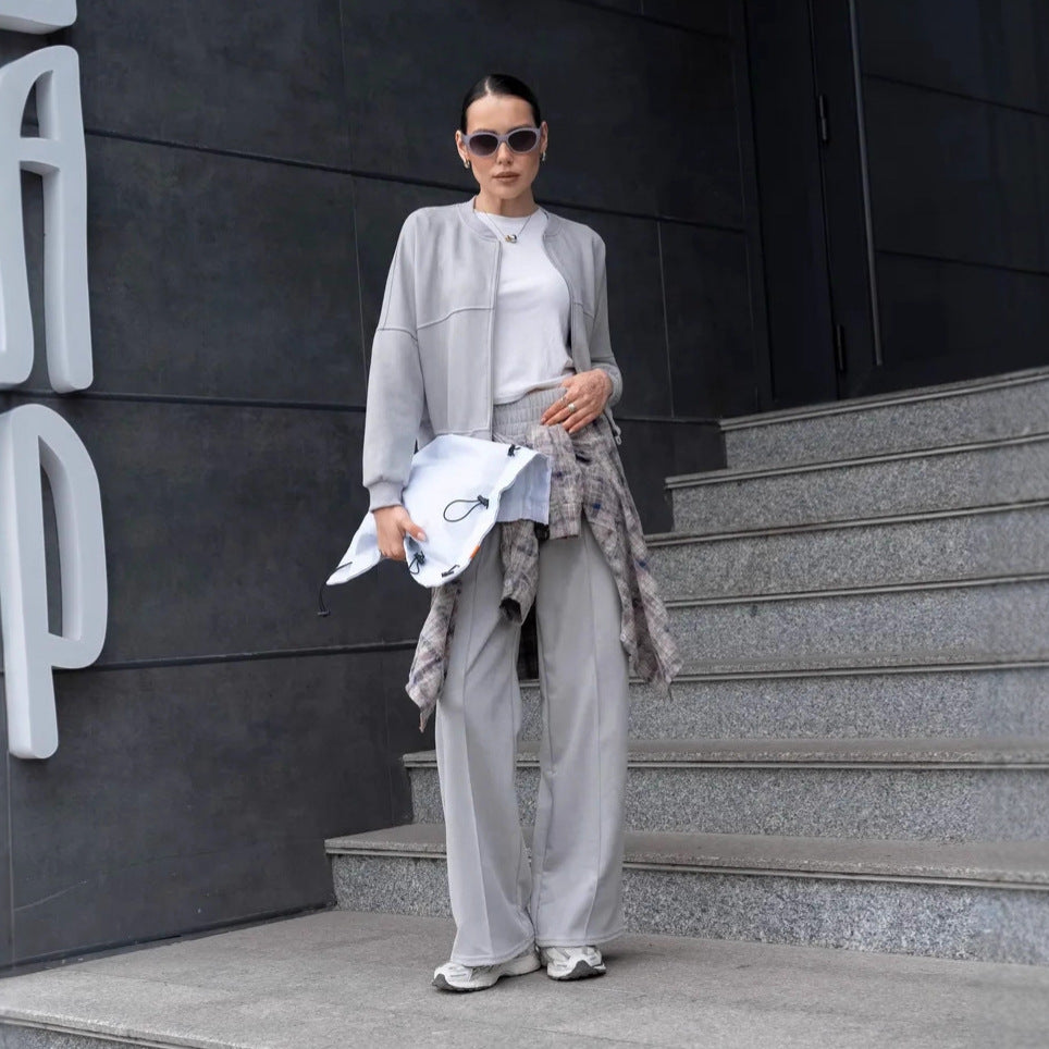 Chic and Style women's sporty lounge set with short jacket and wide pants