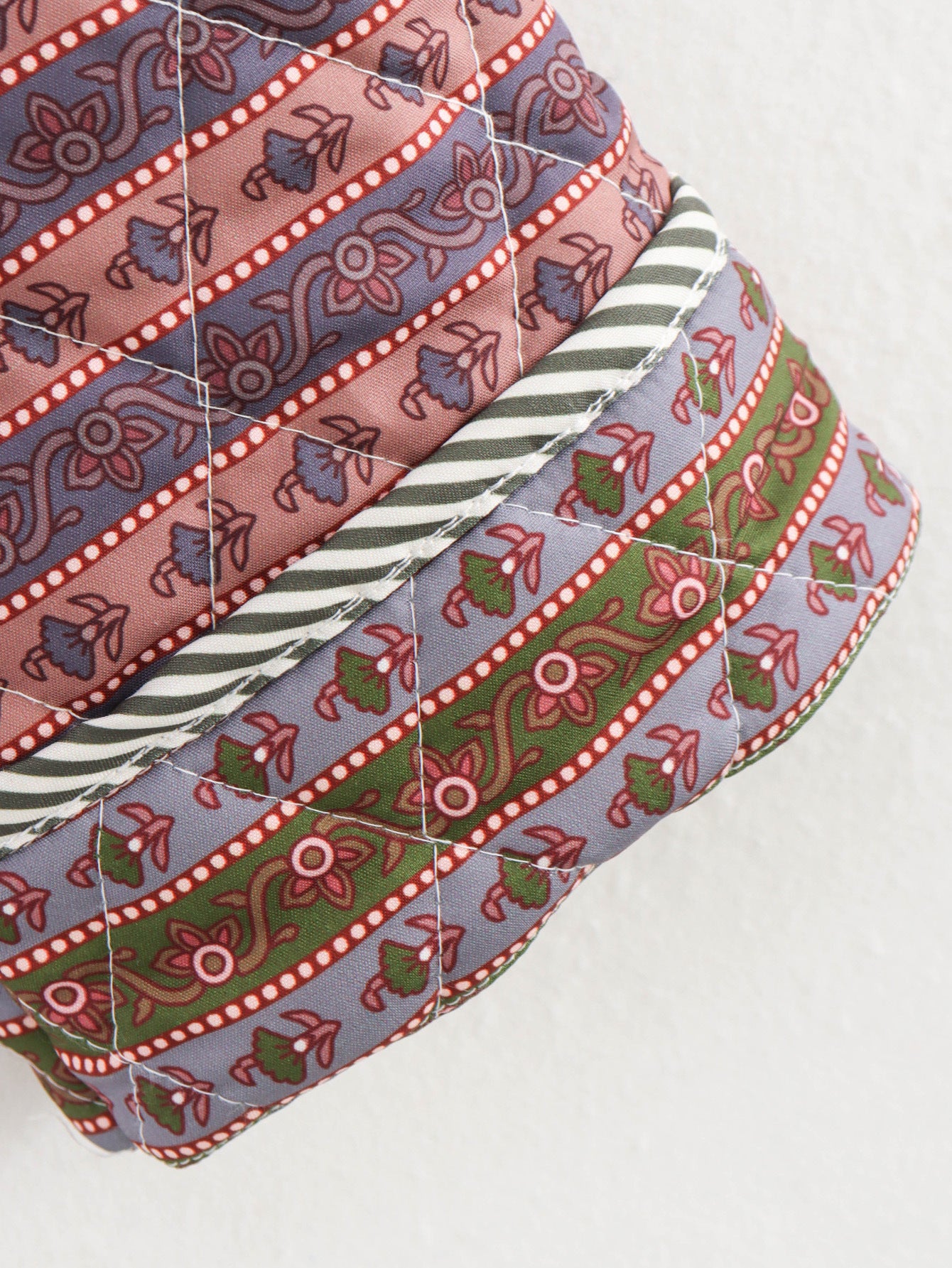 Ladies Patchwork jacket with floral patterns and a loose fit Chic and Style