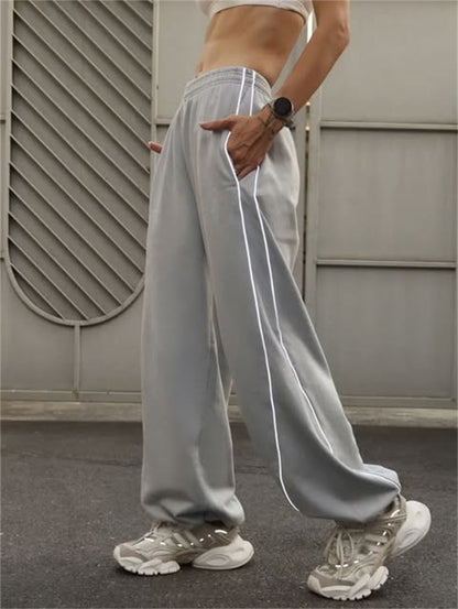 Casual sports pants for women with side stripes and practical pockets Chic and Style