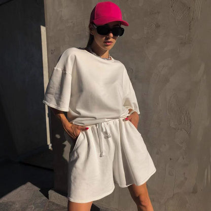 Ensemble décontracté pour femmes à manches courtes avec haut oversize et shorts larges Chic und Stil