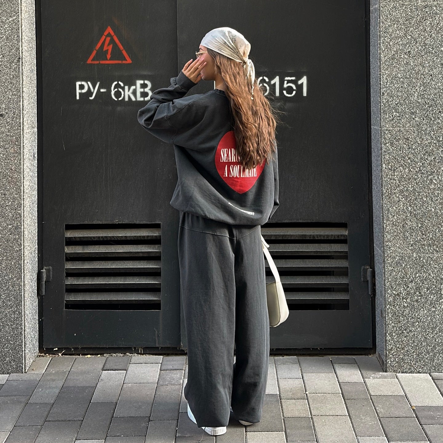 Casual lounge set for women with oversized sweatshirt and wide pants Chic and Style