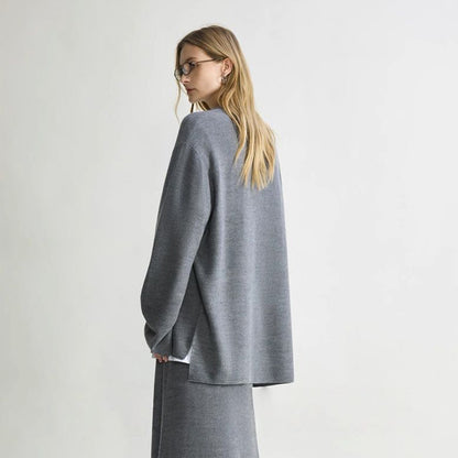 Oversized knitted pullover for women with V-neck and relaxed fit Chic und Stil