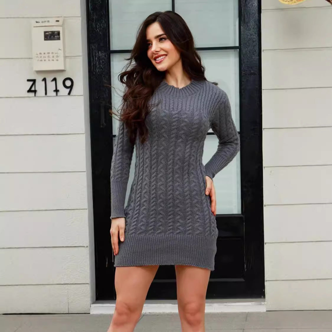 Robe en tricot pour dames avec un motif torsadé stylé et une coupe cintrée Chic und Stil