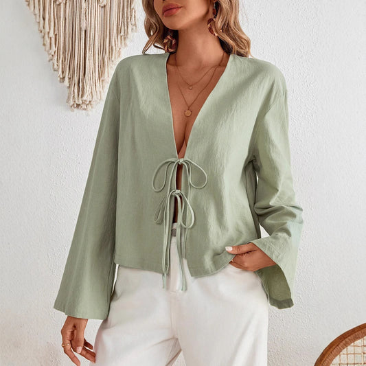 T-shirt floral décontracté pour femmes avec décolleté en V plongeant et cordon de serrage Chic und Stil
