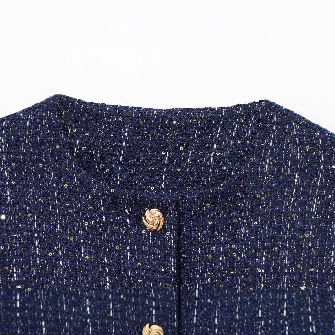 Elegant tweed jacket for women with button details and tailored fit Chic und Stil