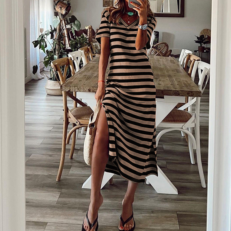 Robe maxi pour femmes avec une fente latérale profonde et un motif à rayures tendance Chic und Stil