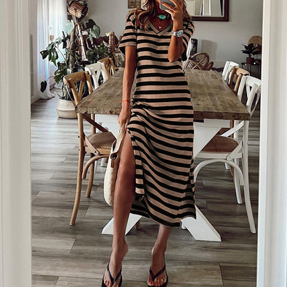 Robe maxi pour femmes avec une fente latérale profonde et un motif à rayures tendance Chic und Stil