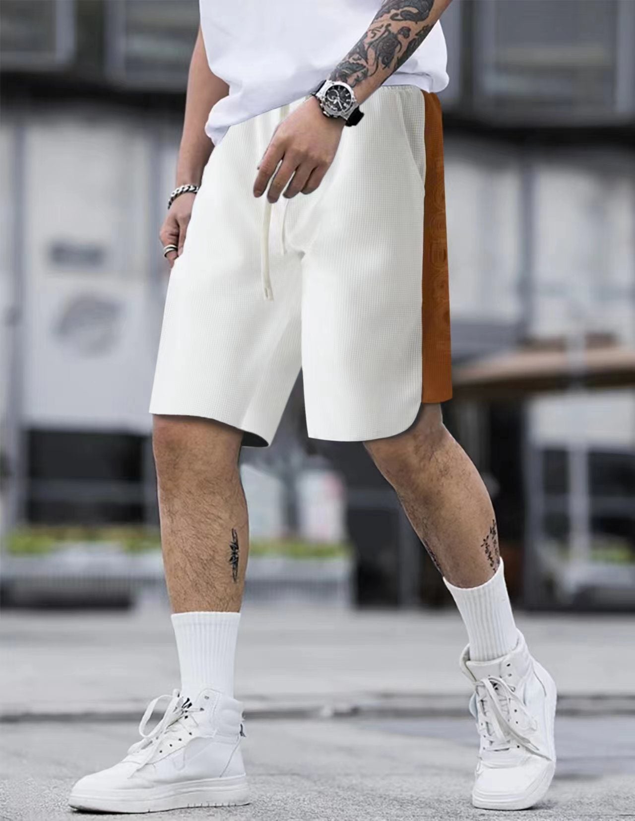 Shorts de sport pour hommes avec une structure riche en détails et une poche latérale innovante Chic und Stil