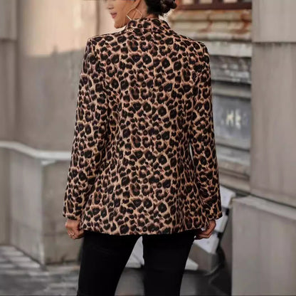 Blazer tendance pour femmes avec motif léopard et coupe cintrée Chic und Stil