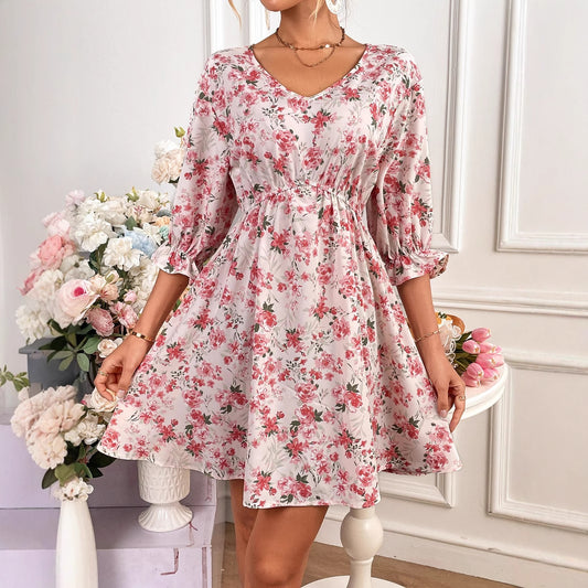 Robe d'été pour femmes avec design floral et taille élastique Chic und Stil