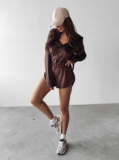 Dames survêtement à capuche à la mode avec cordon de taille élastique et shorts courts Chic und Stil