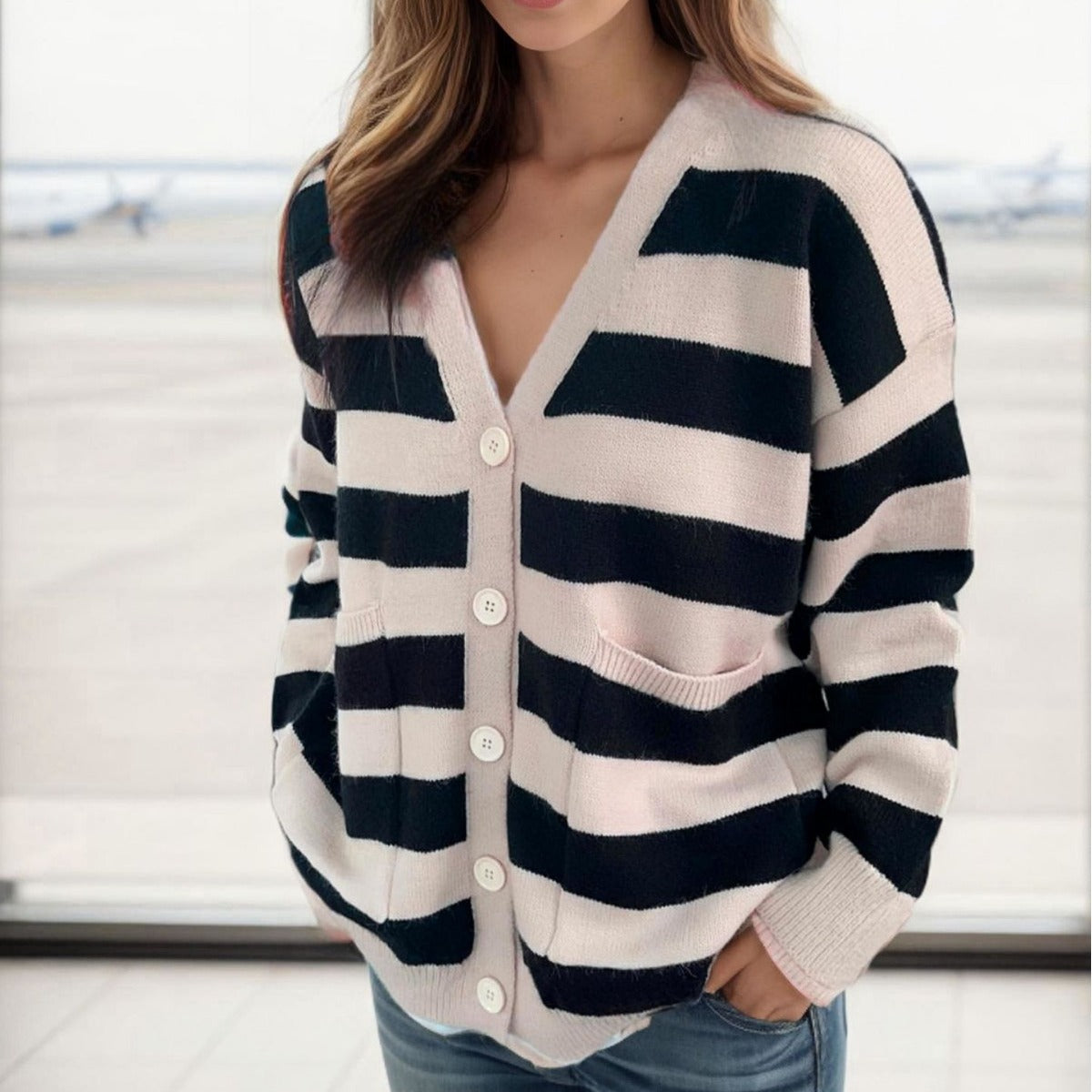 Dames Gilet en tricot décontracté avec décolleté V profond et motif rayé Chic und Stil