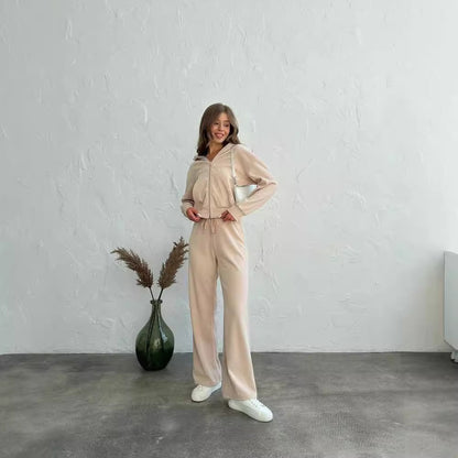 Comfortable lounge set for women with hooded top and loose pants Chic and Style