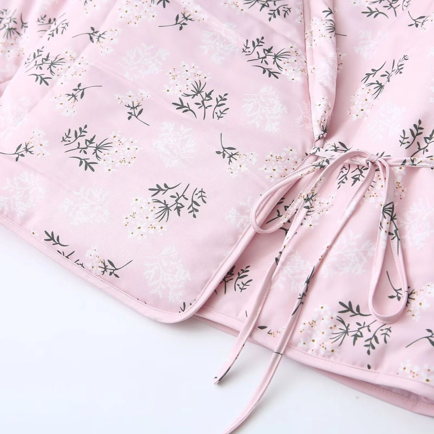 Quilted transition jacket for women with floral pattern and contrasting details Chic und Stil