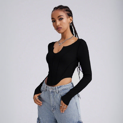 Body à manches longues pour femmes avec décolleté en V plongeant et détails découpés sophistiqués Chic & Stil